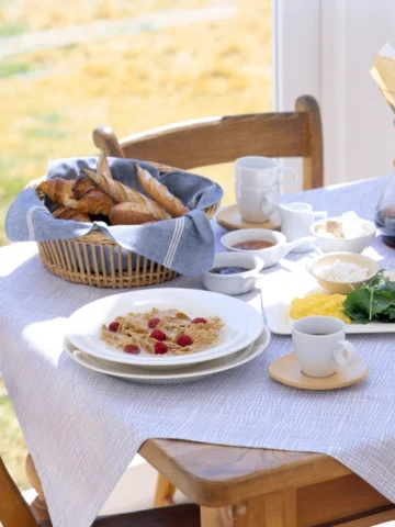 The Charm of a Cozy Breakfast Nook